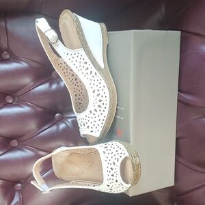 PATRIZIA by Spring Step SHANINOQUA WOMEN'S COMFORTABLE SHOES SANDALS White New